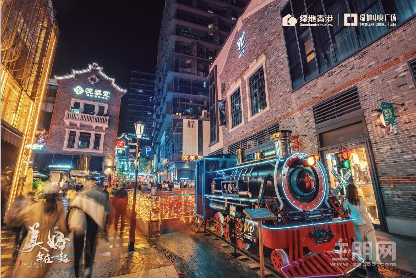 复古小火车与特色石库门建筑，一砖一瓦都在诉说着老上海的故事.jpg