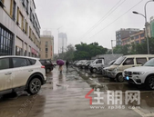 柳州一小区入住1年多难办房产证 因车位不够未通过竣工验收