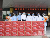 正因有你 花开疫散 | 振业地产公益慰问南宁一线医务人员