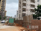 封闭管理却开门给别的小区用 柳州天悦华府房开物业：没错