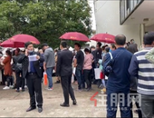 现场直击: 南宁6盘齐开! 有盘推200套房, 700组人赶来买!