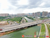 南流江大桥扩建接近尾声，主路沥青铺设顺利推进中...