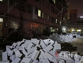 家门口要被砌围墙！柳州航岭路住户感叹行路难