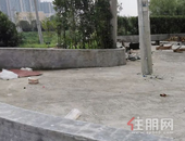 新房刚交付，小区门口绿化带竟变停丧点，有时还停尸！业主心态崩了…