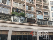 柳州凯旋公寓露台违建被拆 业主担心安全隐患！