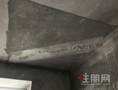 柳州紫域白莲国际城某业主新房漏水十年没修好 家里还结出“钟乳石”！