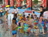 华泰荣御泼水节欢乐盛启，一起来清凉一夏，赶走炎热吧！