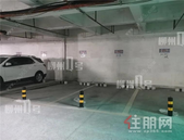 不买不给停车？柳州金绿洲小区100多个车位被装上立柱