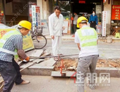 这下舒服了！玉林市民上下人行道不过“坎”