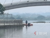 赛道铺设中！龙舟赛赛前工作正在进行