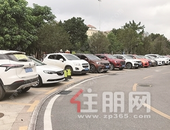车位租给商铺住户只能碰运气“抢位” 柳州某小区业主遭遇停车难