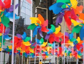 华盈·壹品江山丨童趣风车 | 迎着江风欢乐奔跑，春天就要这么玩！