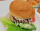 贵港龙凤江城｜汉堡、蛋挞DIY，这个**有点甜