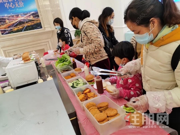 龙凤江城**活动现场图