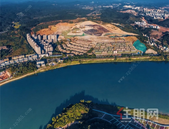 彻底认怂了……房子还不如人家赠送的草坪面积大