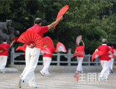 跳广场舞还能拿高额奖金！速来报名！