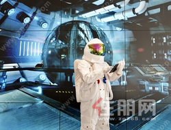 神秘太空人“空降”地铁4号线，全城热议！真相竟是滨江红盘星海银沙