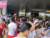 超燃现场! **, 南宁千人挤爆这个一线江景豪宅盘!