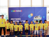 百名少年操作机器人 在城市之门一较高下