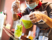 这家物业，竟然藏了一半的甜品师？