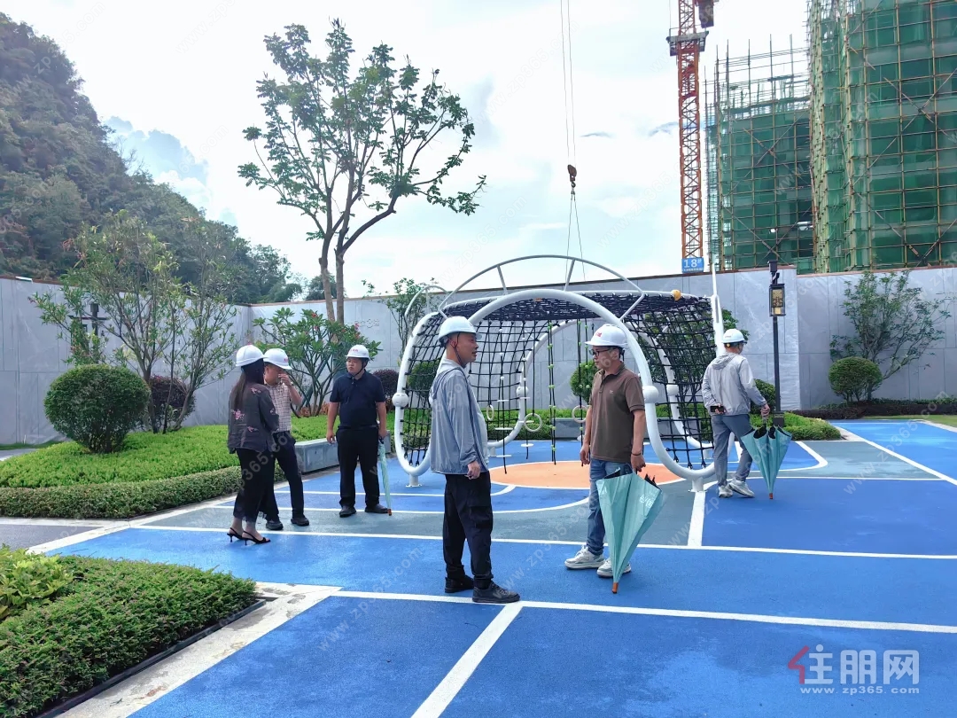 实地查看园林示范区
