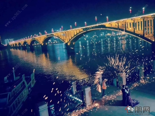 龙池喷泉流光溢彩,一张张风车,塔楼,雕塑的夜景美照,都快美出手机