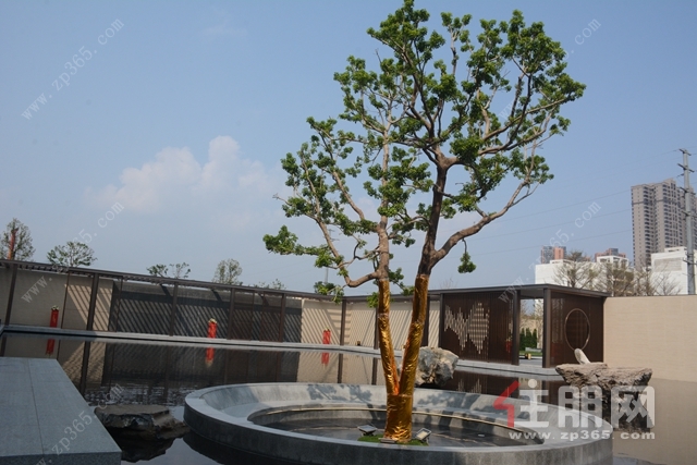 潺水轻漫的园林内景