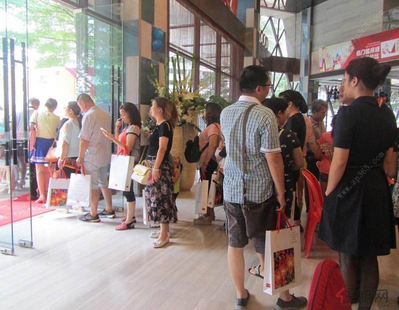 荣和绿城天街新品推介暨招商发布会举办 老城