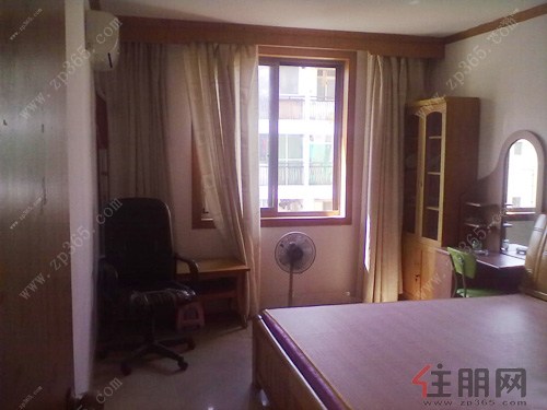 区二建宿舍室内实景图