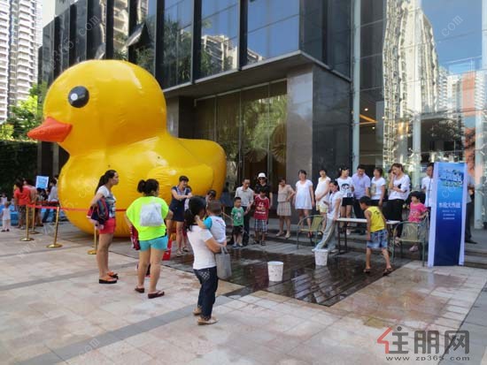 大观天下业主在玩游戏