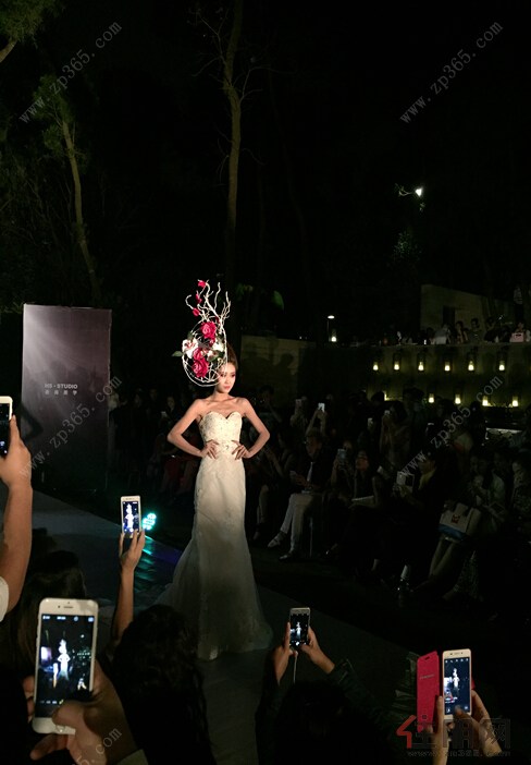 南宁万科城再掀泳池趴 拯救比基尼-资讯-广西房