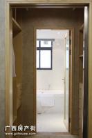 业和半岛半山样板房之主卧衣帽间